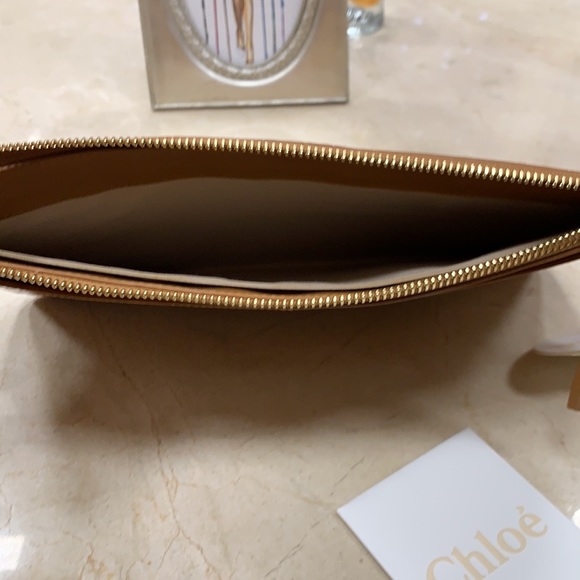 CHLOE IPAD POUCH IN CROC 🐊 EMBOSSED AND SMOOTH LEATHER AUTUMNAL BROWN - Picture 12 of 13